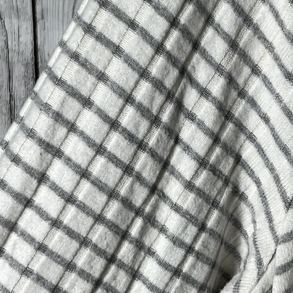 CHICO'S ZENERGY GRAY WHITE STRIPE CARDIGAN STRETCH size 2 (large 12/14) - Picture 9 of 12
